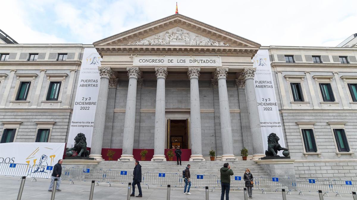 Fachada del Congreso de los Diputados en la 25 edición de las Jornadas de Puertas Abiertas, a 2 de diciembre de 2022.