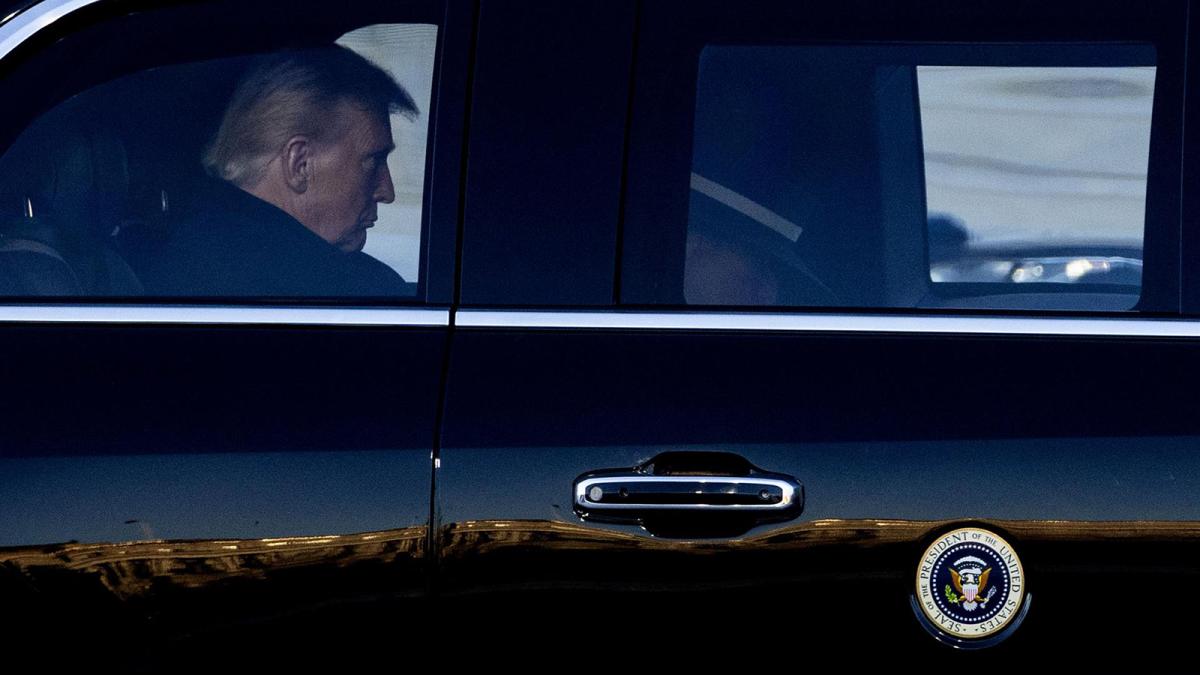 Donal Trump en el coche oficial, como presidente de los Estados Unidos.