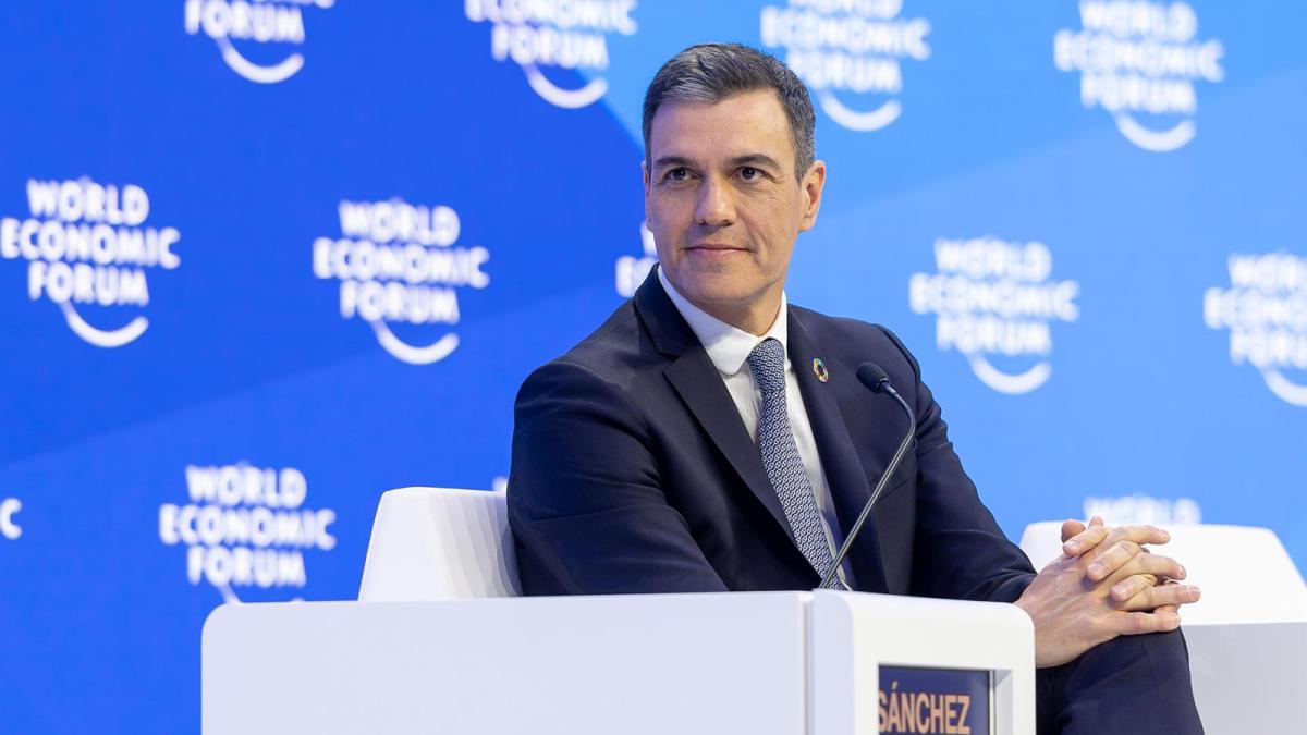 El presidente del Gobierno español, Pedro Sánchez, habla durante una sesión en el Foro de Davos.