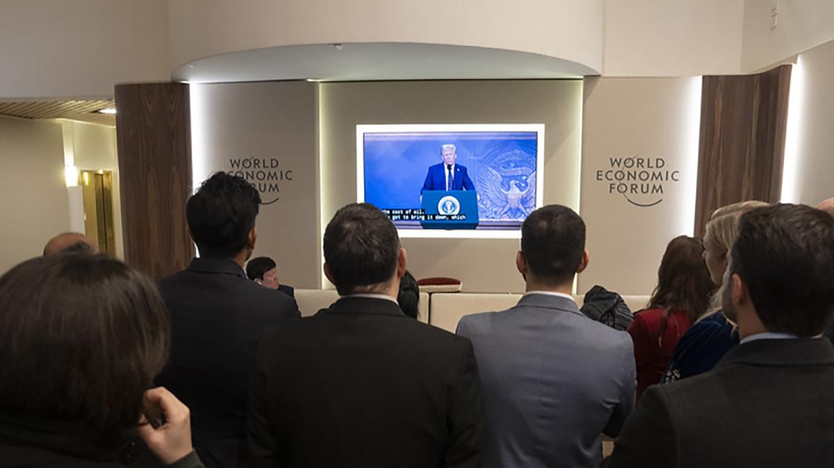 El presidente de los Estados Unidos, Donald Trump, comparece por videoconferencia en el Foro de Davos.