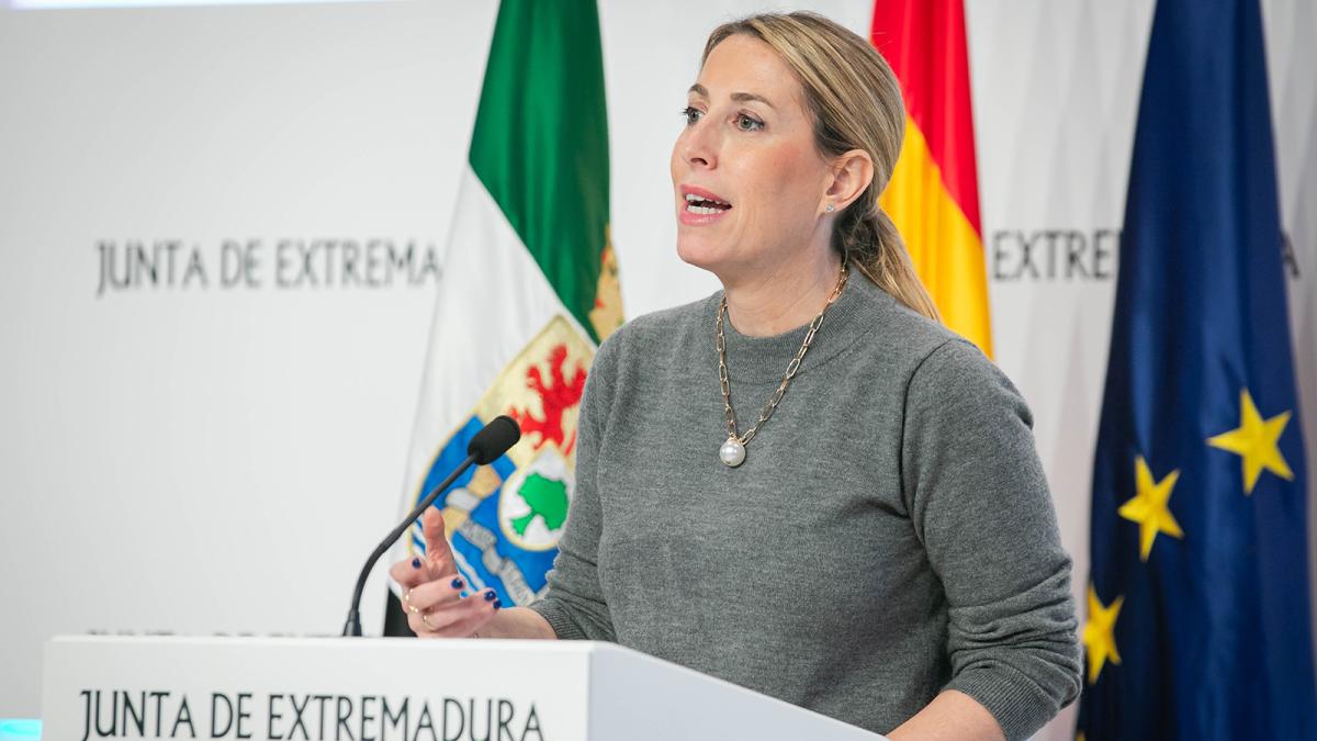 La presidenta de la Junta de Extremadura, María Guardiola,