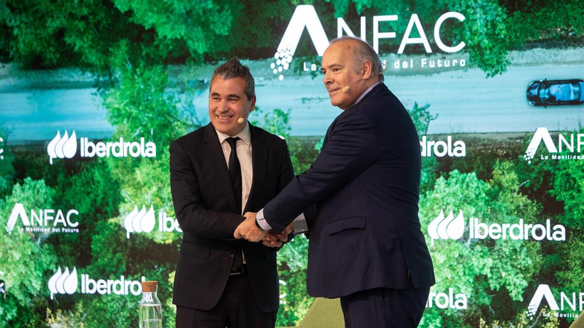 Iberdrola y Anfac firman un acuerdo para impulsar la electrificación del sector de automóvil