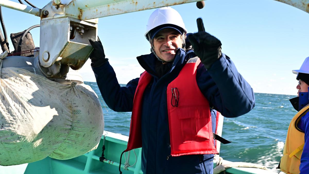 Rafael Grossi (OIEA) inspecciona el vertido al Pacífico de la planta nuclear de Fukushima