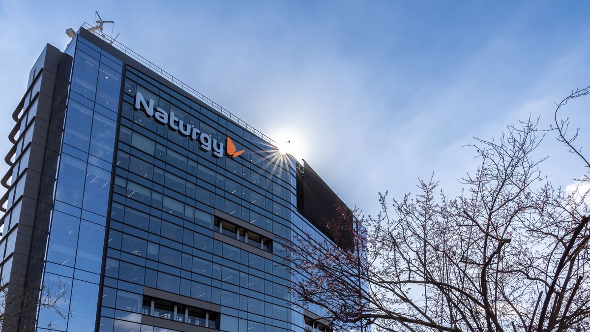 Caixa aprovecha el movimiento de Blackrock y le compra un 2% más de Naturgy para afianzarse como primer accionista