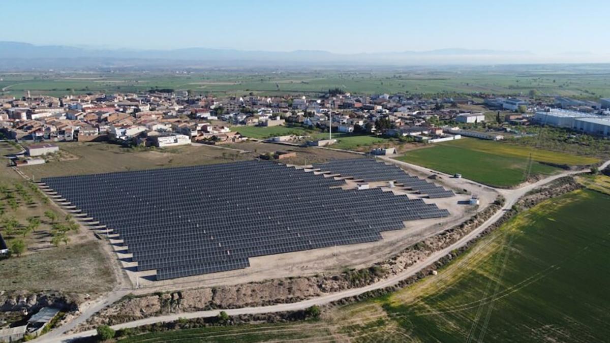 Som Energia pone en funcionamiento su primera planta fotovoltaica en Cataluña.