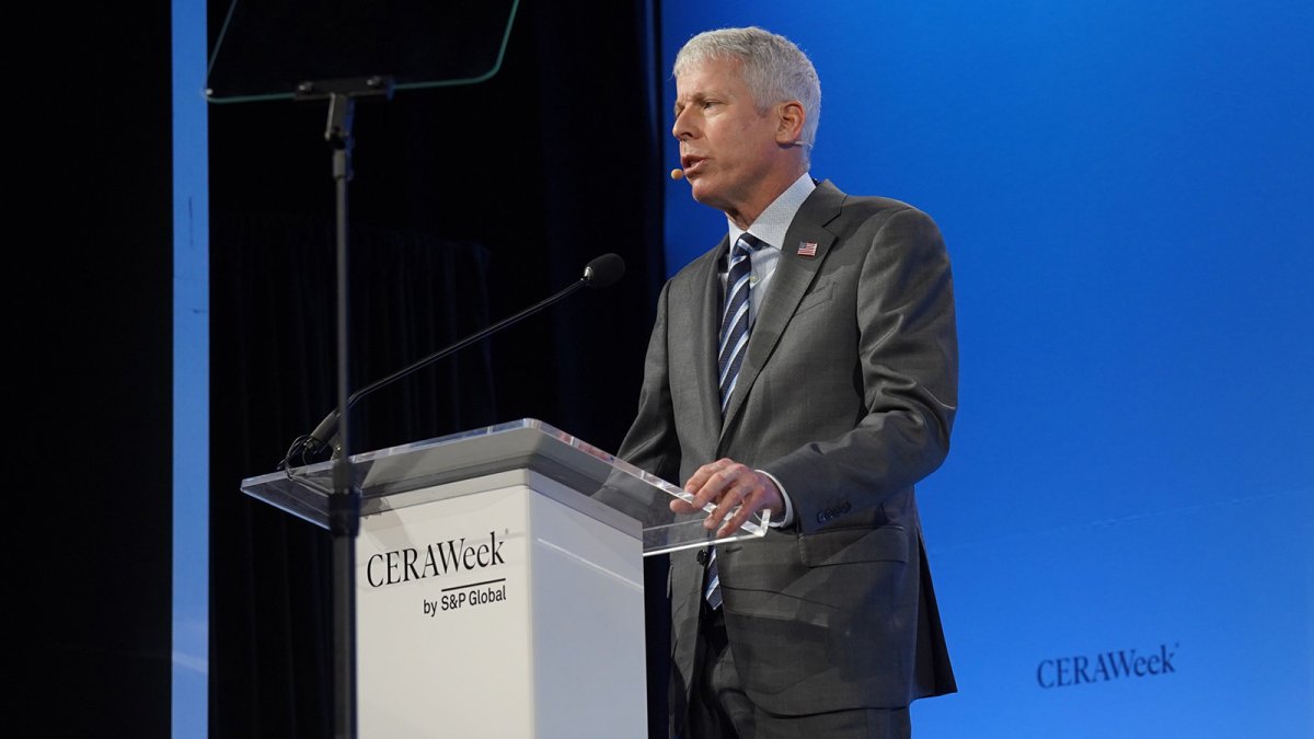 El secretario de Energía de EEUU anuncia escoltas militares en el Estrecho de Ormuz