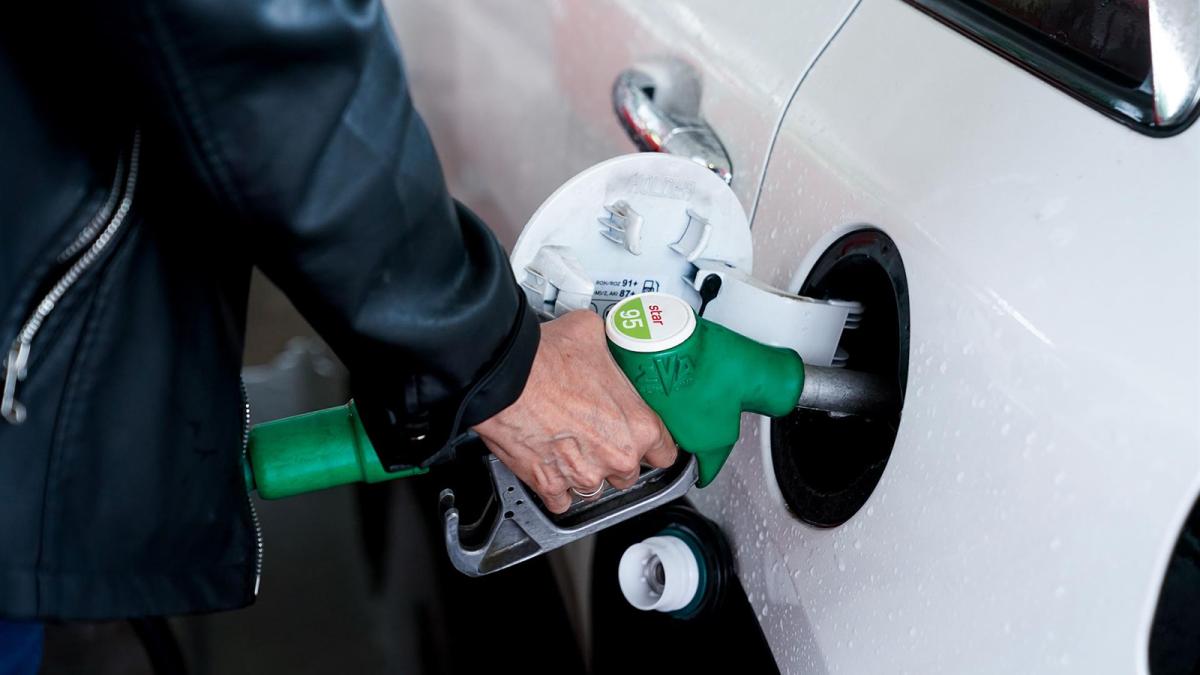 El consumo de combustibles de automoción repunta un 1,5% en abril