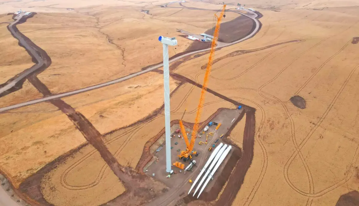 La última turbina instalada por Neoen en el mayor proyecto eólico del Estado acerca a Australia del Sur al 100% de energías renovables netas