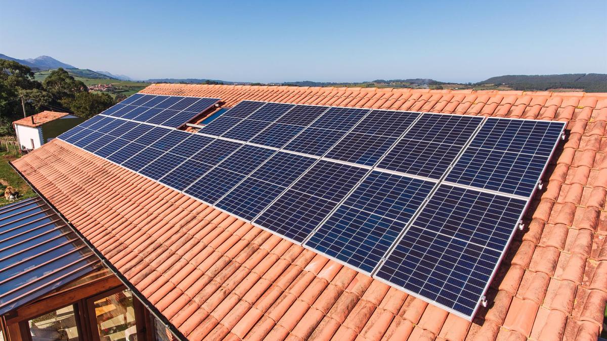 Feníe Energía plantea un nuevo marco regulatorio que impulse la generación distribuida compartida.
