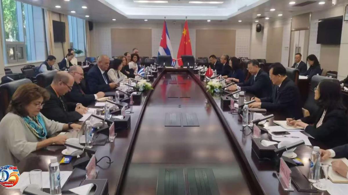 Cuba y China firman un memorando de entendimiento para ahondar en su cooperación minera