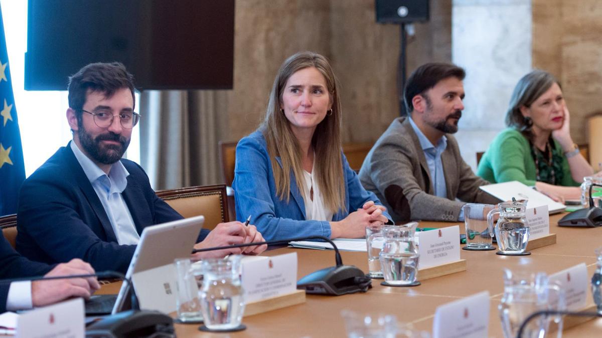 El Gobierno explica que los cortafuegos actuaron, pero la desconexión masiva los superó