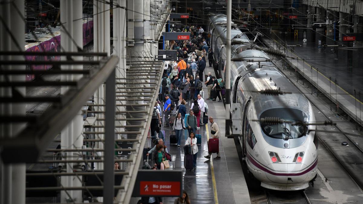 Ascienden a 30 los trenes afectados con 10.700 viajeros por el robo de cable en la línea Madrid-Sevilla