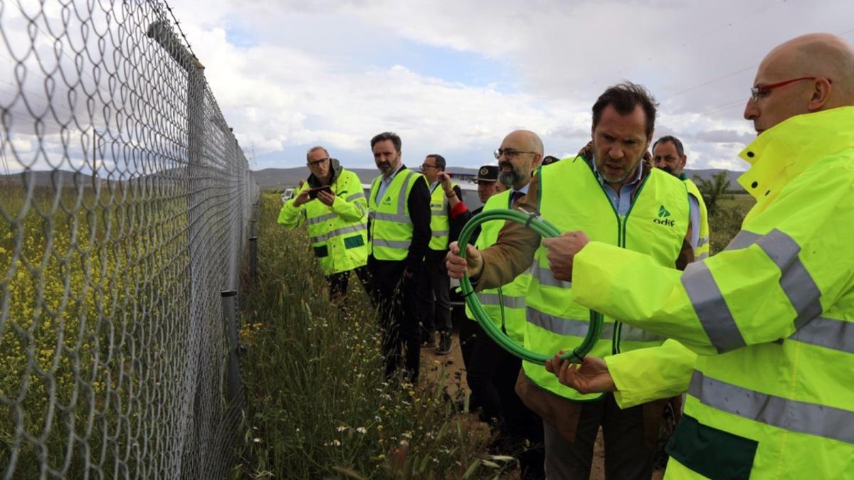 Óscar Puente cree que la hipótesis más posible es la voluntad de causar un daño en la vía Madrid-Sevilla