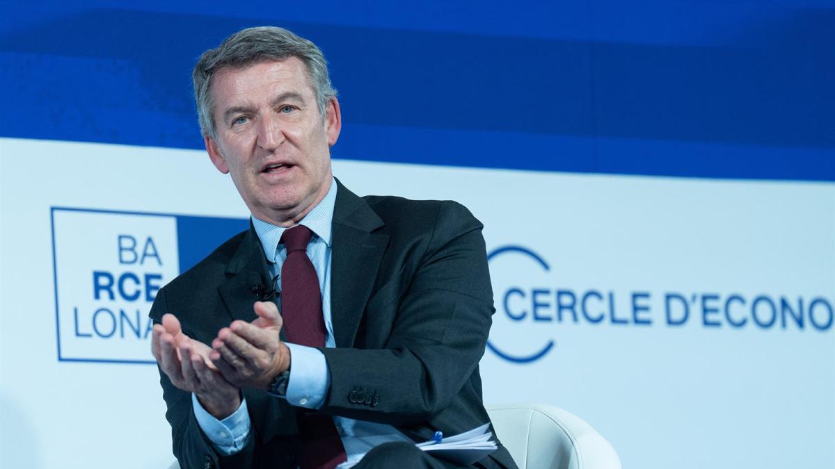 El presidente del Partido Popular, Alberto Núñez Feijóo, interviene durante a la 40 Reunió Cercle d'Economia, este martes en Barcelona. 
