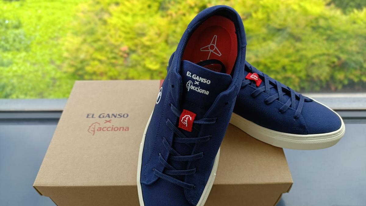 Acciona Energía y El Ganso ha lanzado una línea de zapatillas fabricadas con las palas del parque eólico de Tahivilla