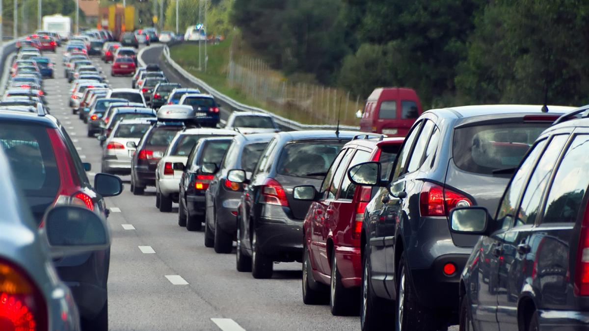 La Eurocámara respalda dar de plazo hasta 2027 a los fabricantes de coches para reducir el CO2