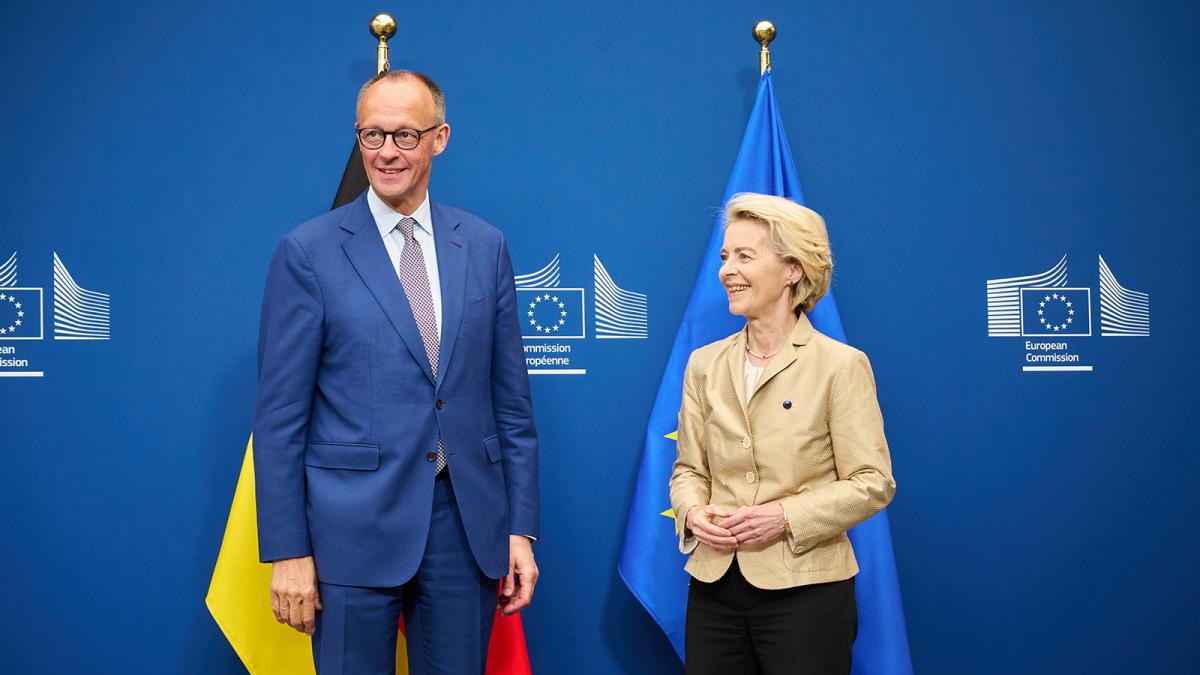 Von der Leyen llama a "invertir masivamente en interconectores, redes y almacenamiento"