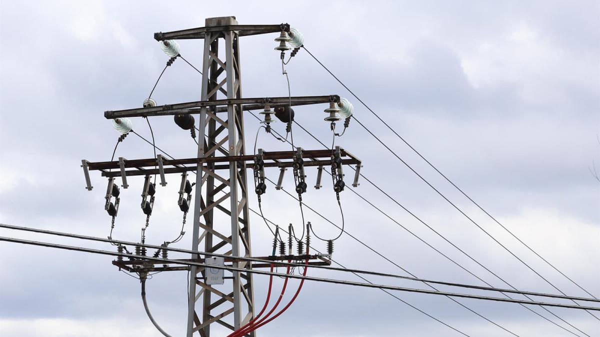 El precio de la luz cae este domingo a los 2,21 euros/MWh, su valor más bajo desde el apagón