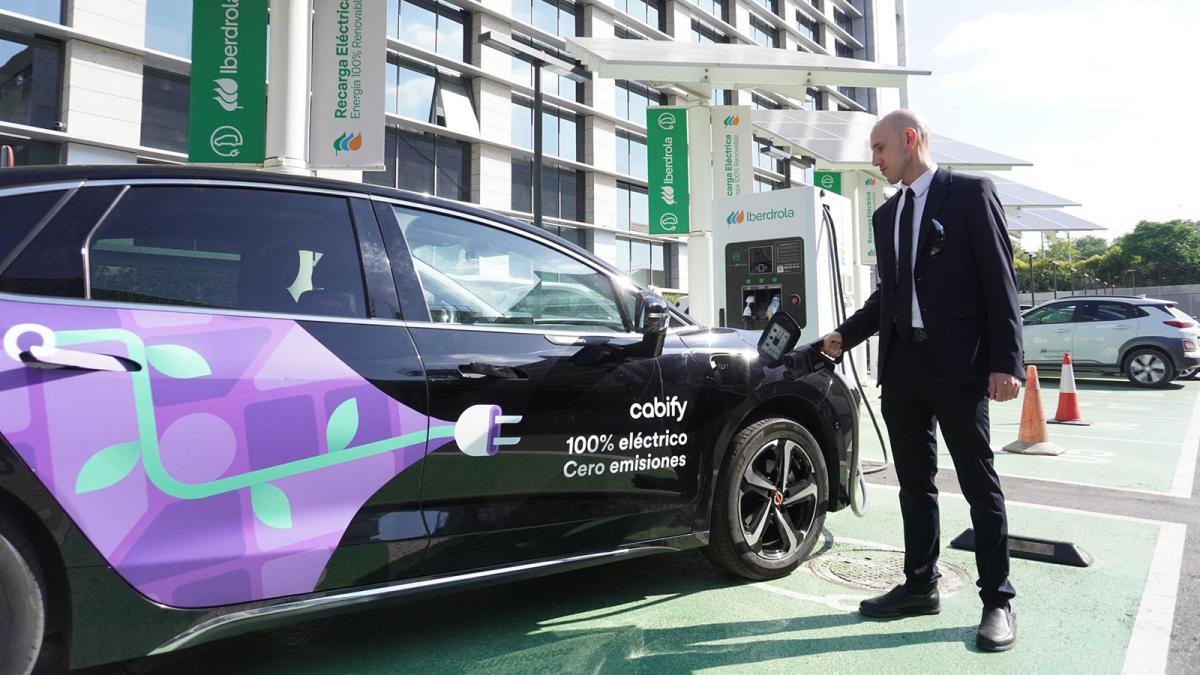 Iberdrola se une a Cabify para impulsar la descarbonización de la movilidad urbana