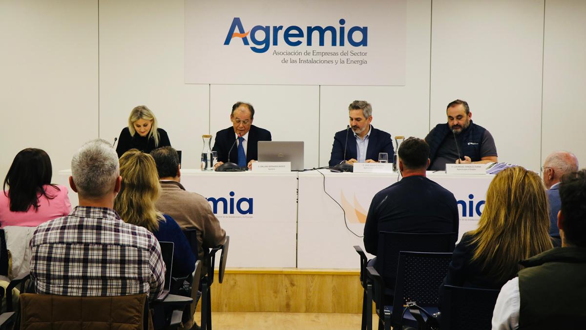 El Ayuntamiento de Madrid y Agremia presentan un Plan de Empleo verde para formar a jóvenes en el sector.