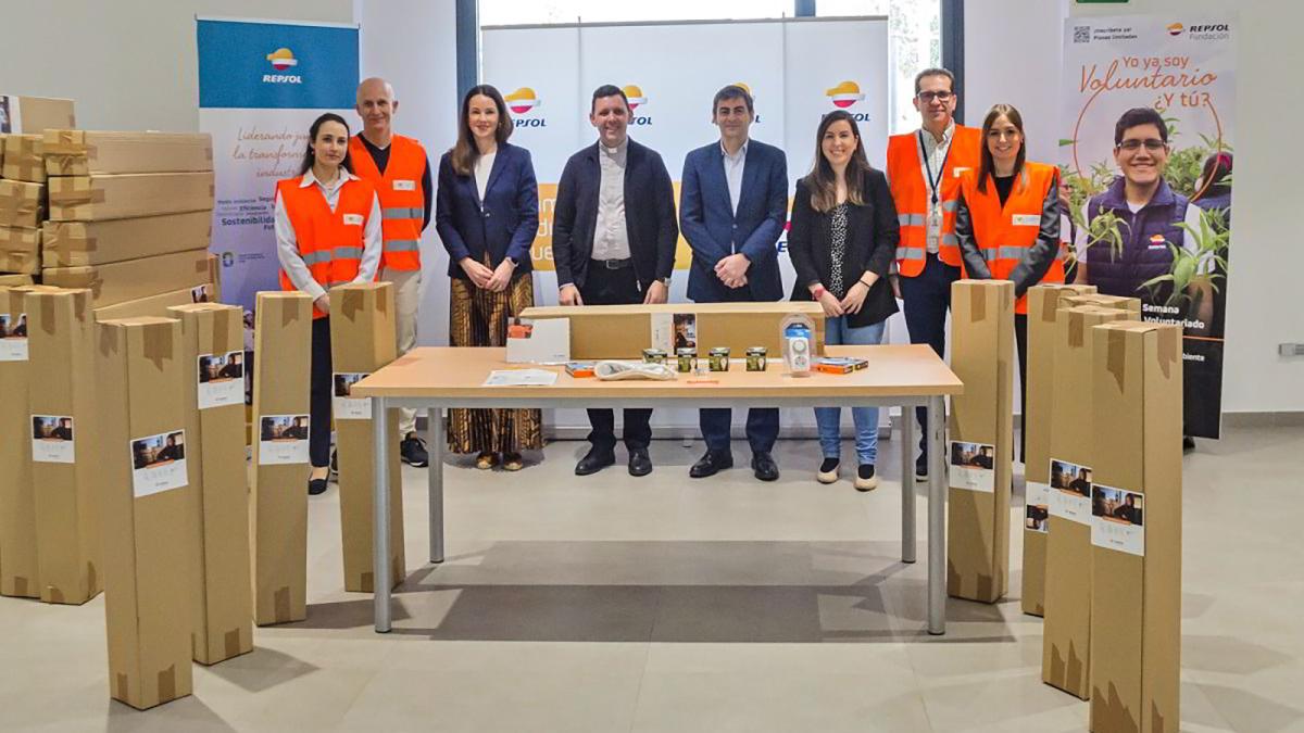 Repsol entrega a Cáritas Puertollano 75 kits de eficiencia energética para hogares