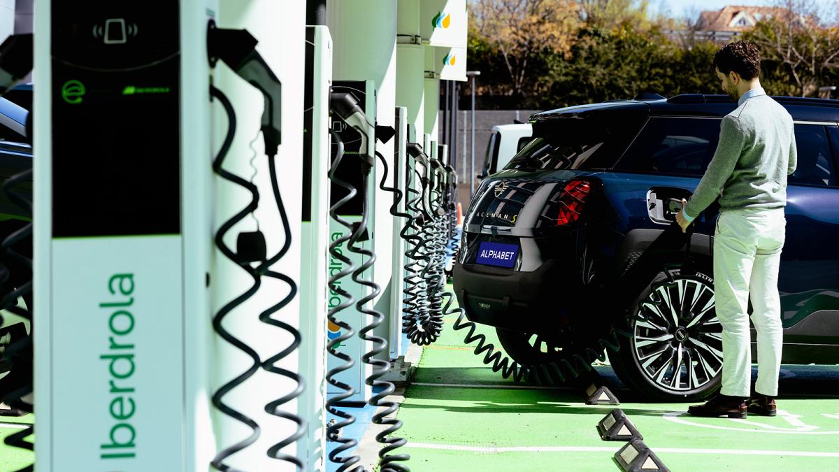  Iberdrola se alía con Alphabet (BMW) para seguir impulsando la recarga pública entre sus clientes