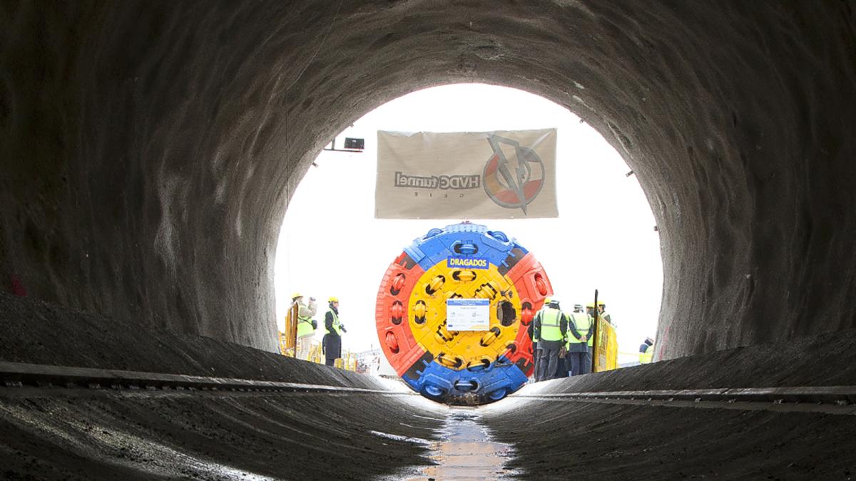 Francia dice que las nuevas líneas eléctricas con España le supondrían inversiones costosas