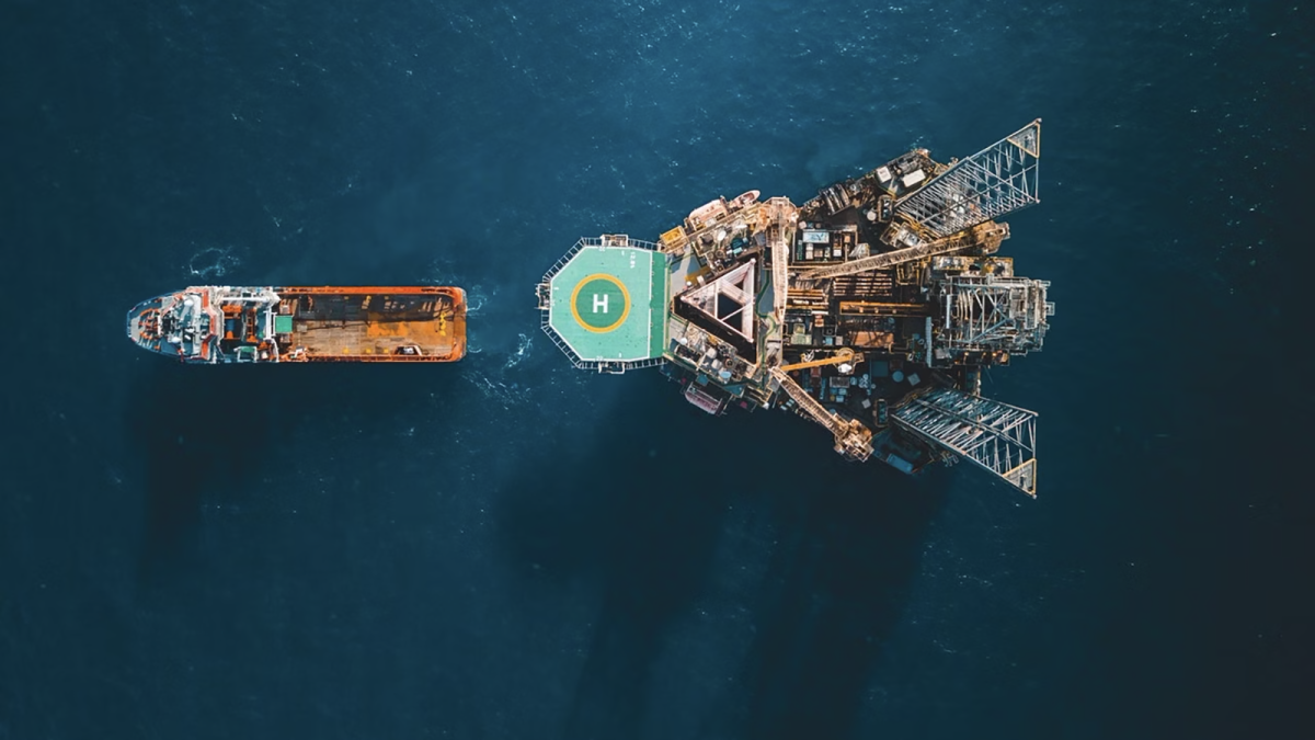 La AIE prevé que el alza de oferta de petróleo este año duplicará con creces el de la demanda