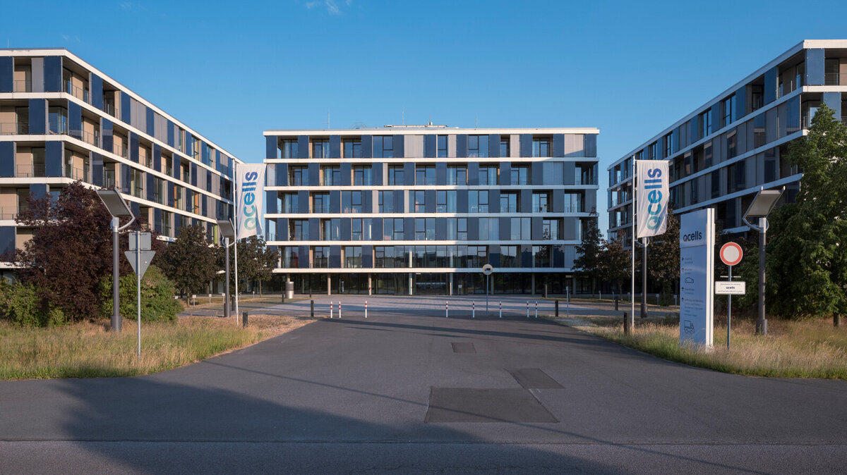 Qcells da un paso más en la comercialización de sus módulos solares tándem de perovskita y silicio