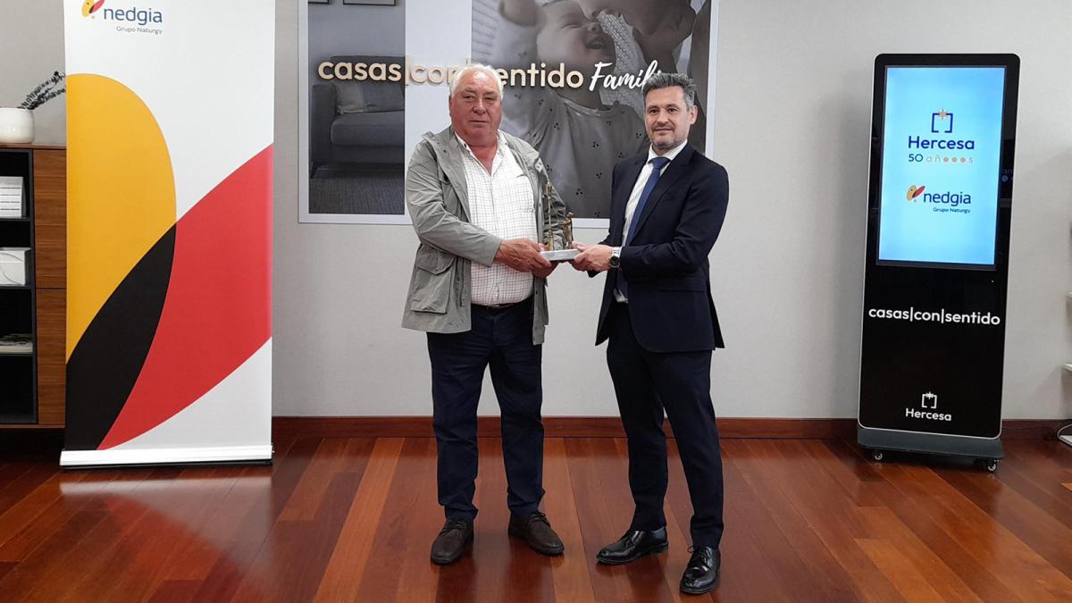 Naturgy reconoce a Hercesa por sus 50 años de colaboración implantando el uso del gas en sus promociones.