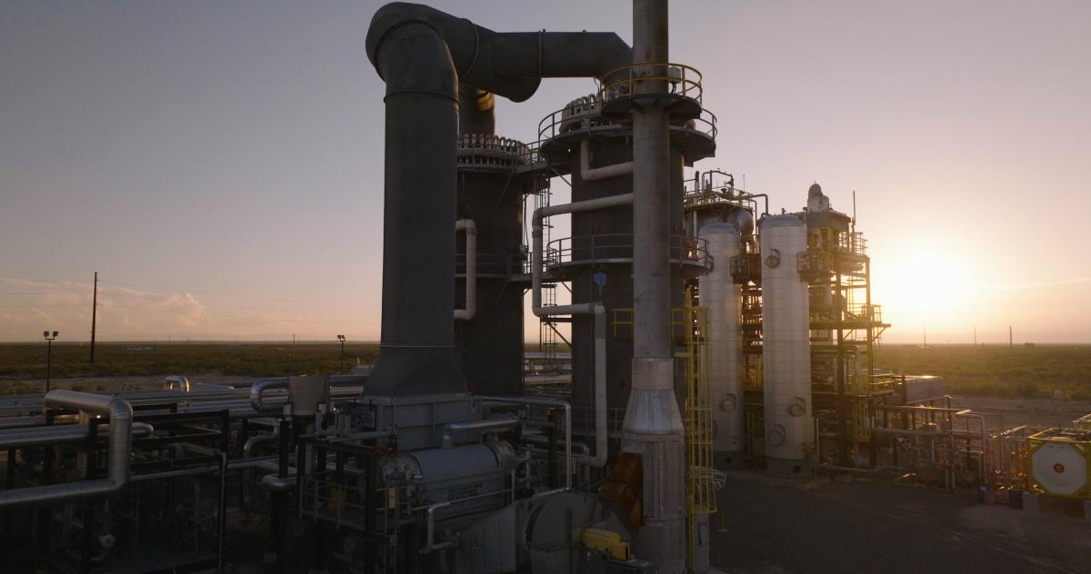 Arranca la mayor planta de 'eFuels' del mundo que producirá SAF para las aerolíneas de IAG y American Airlines