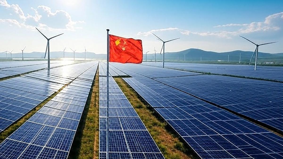 La inversión mundial en energía limpia alcanzará los 2,2 billones de dólares en 2025, el doble que la de los combustibles fósiles