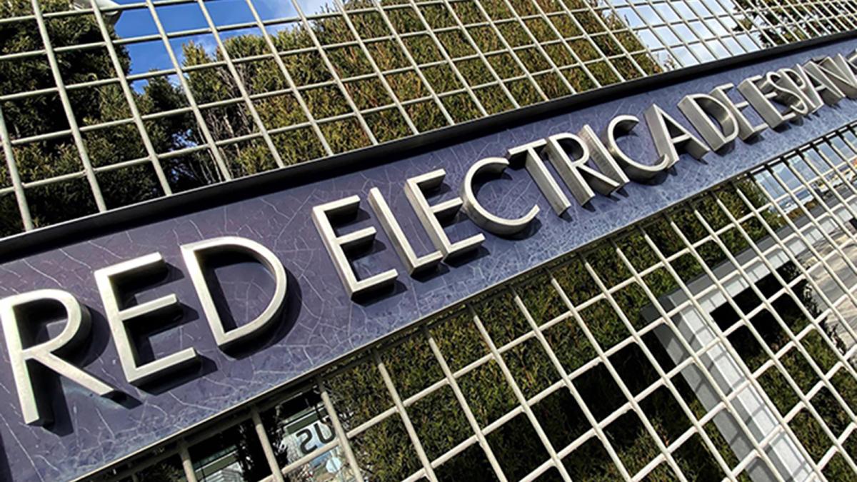 Moody's cambia a 'negativa' la perspectiva de Red Eléctrica por el impacto del apagón en su plan inversor