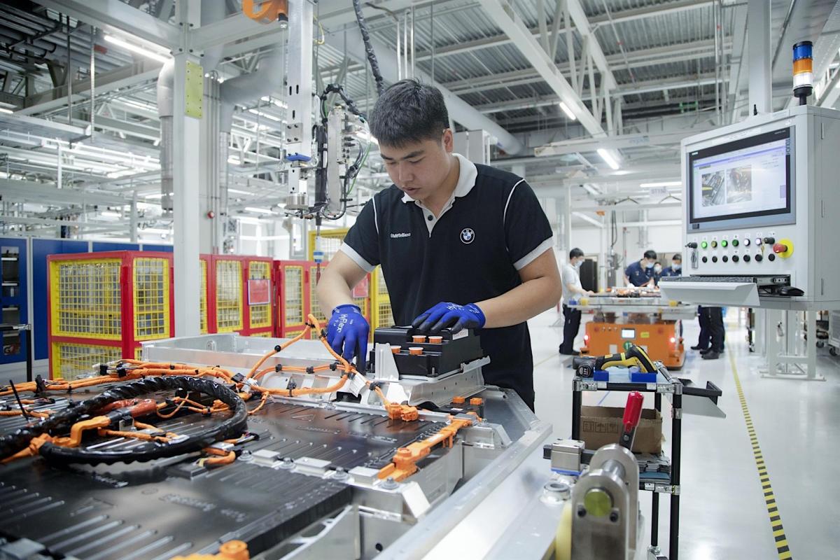 China domina el comercio mundial de minerales para baterías