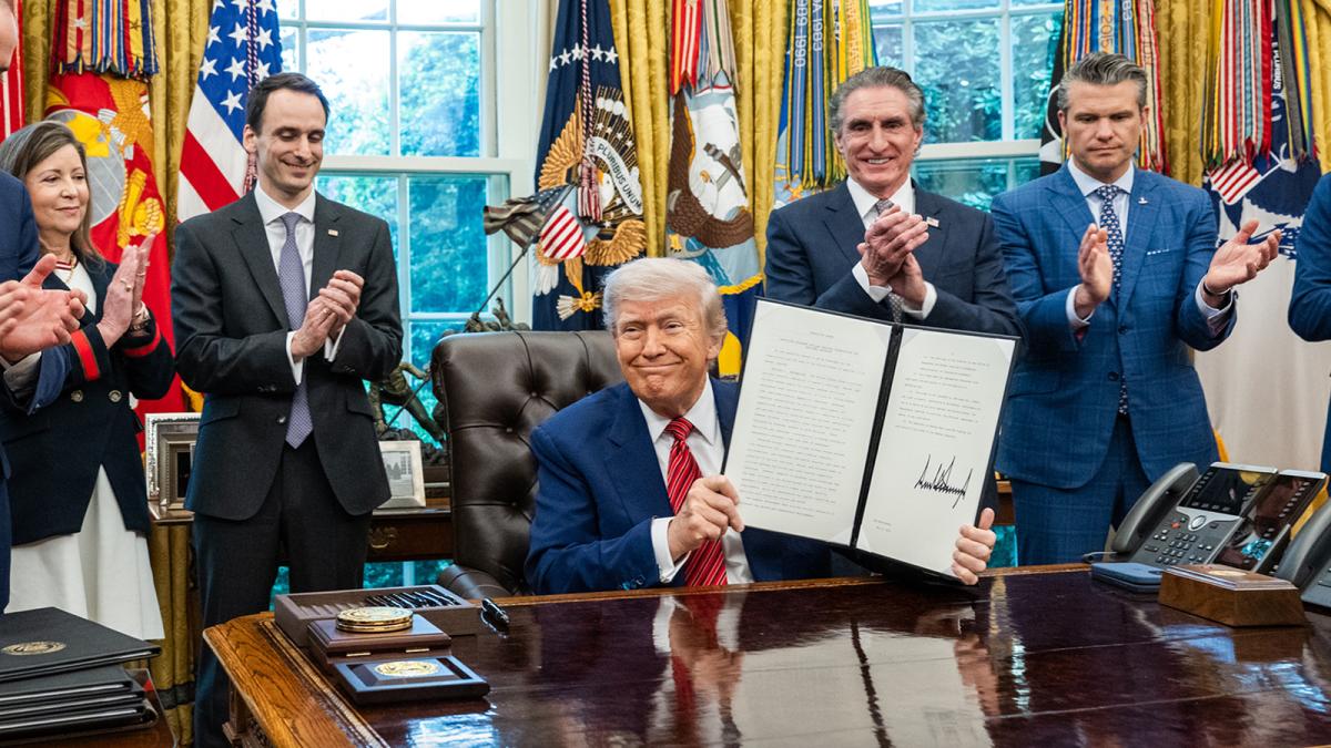 Trump firma ordenes ejecutivas para impulsar el desarrollo de la energía nuclear