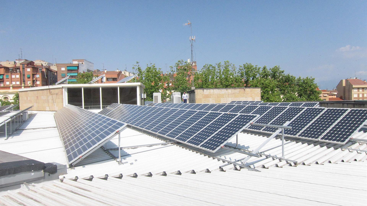 Apenas un 15% del autoconsumo fotovoltaico en España cuenta con baterías solares para cortes de suministro
