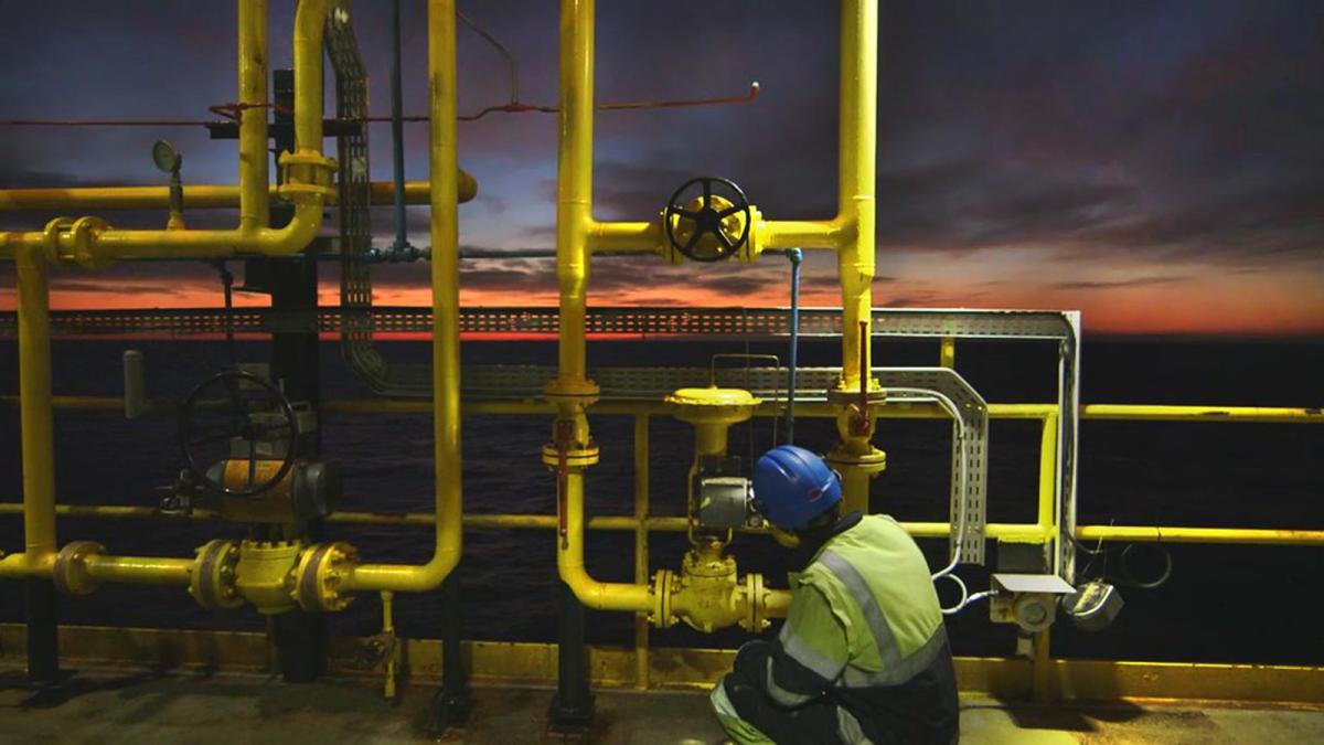 Repsol terminará en dos días la limpieza en la finca agrícola contaminada por un vertido