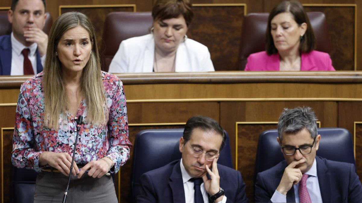 Aagesen responde al PP que es "falso" y un "bulo" que el apagón fuera por "experimentos" con las renovables