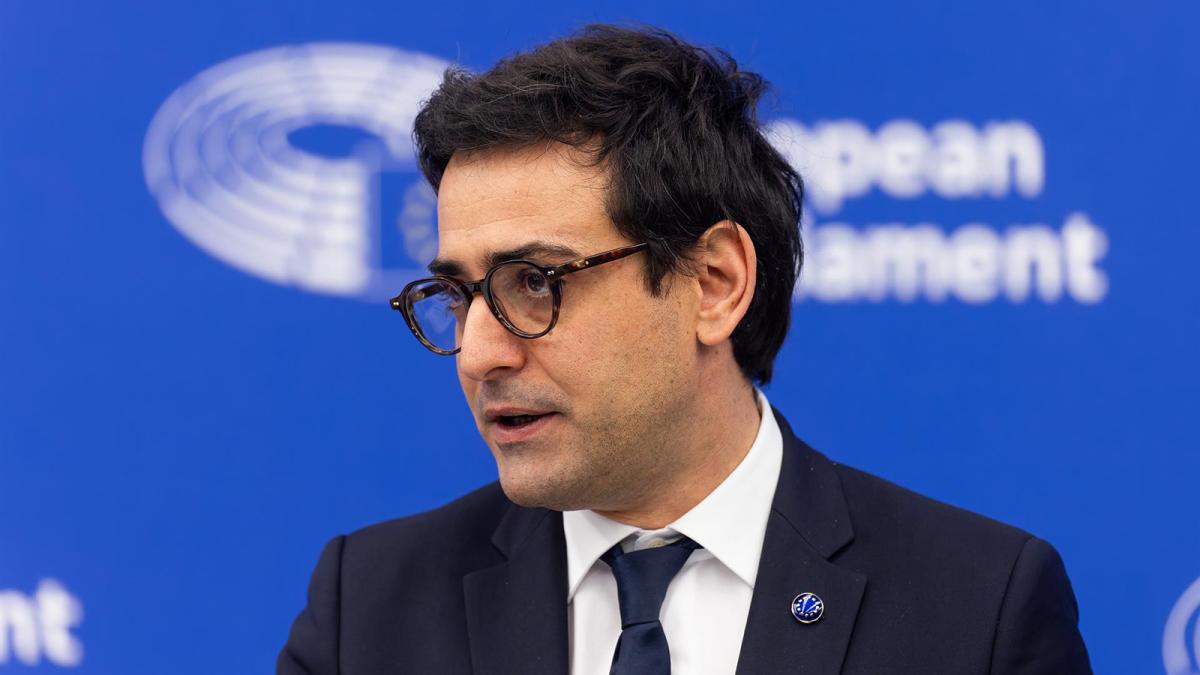 La UE elige Reino Unido, Ucrania y Groenlandia para obtener materias primas fuera y romper con China