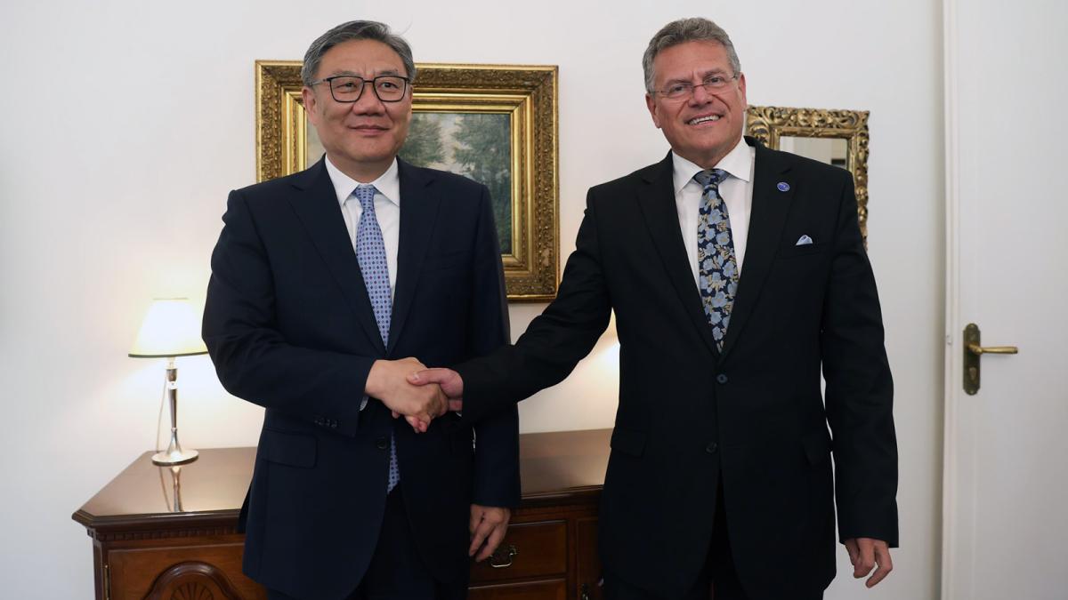 China confirma que ha entrado en la fase final de conversaciones con la UE sobre vehículos eléctricos