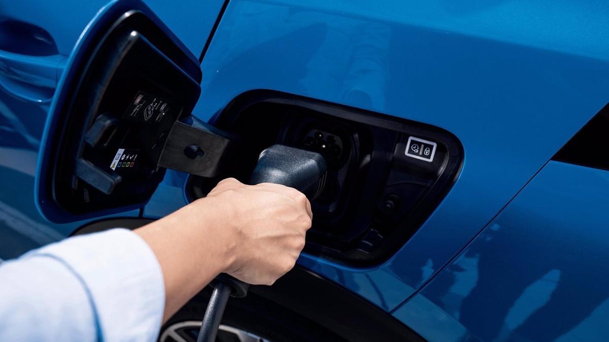 El 93% de los españoles reconoce no tener suficiente conocimiento sobre los coches eléctricos