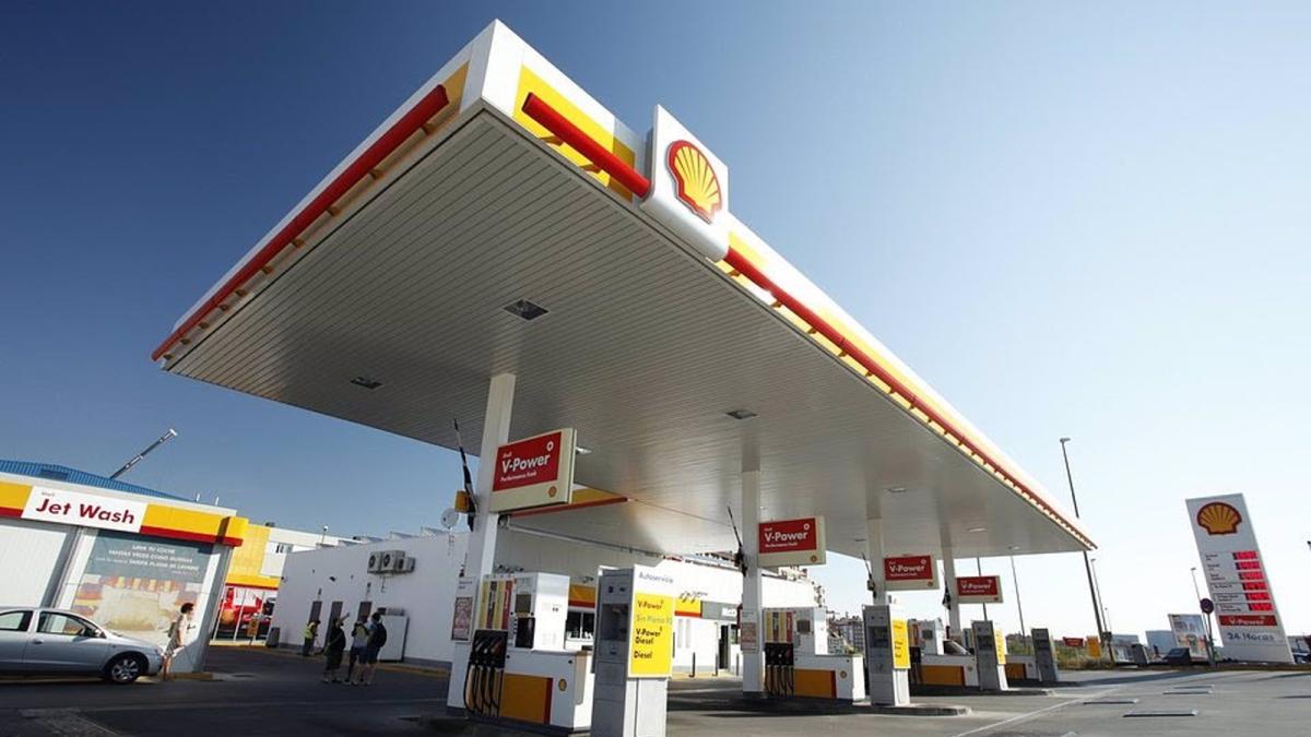DKV Mobility permite a sus clientes usar su tarjeta en toda la red de gasolineras de Shell en España