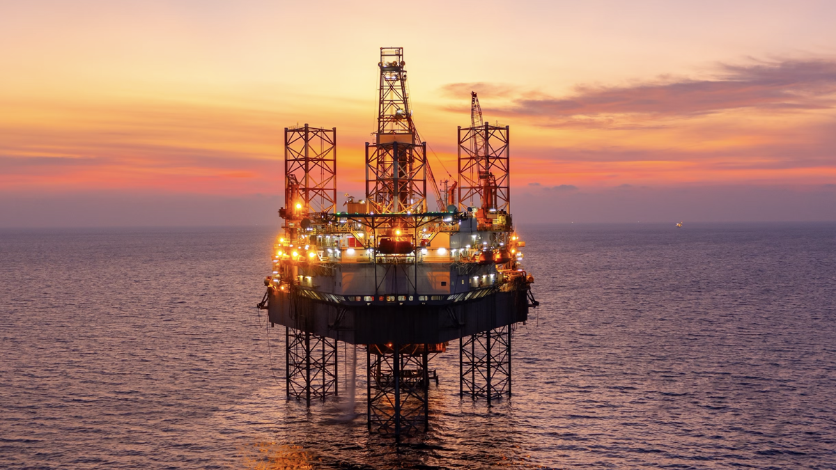 La AIE atisba un mercado petrolero equilibrado a pesar de la tensión en Oriente Medio