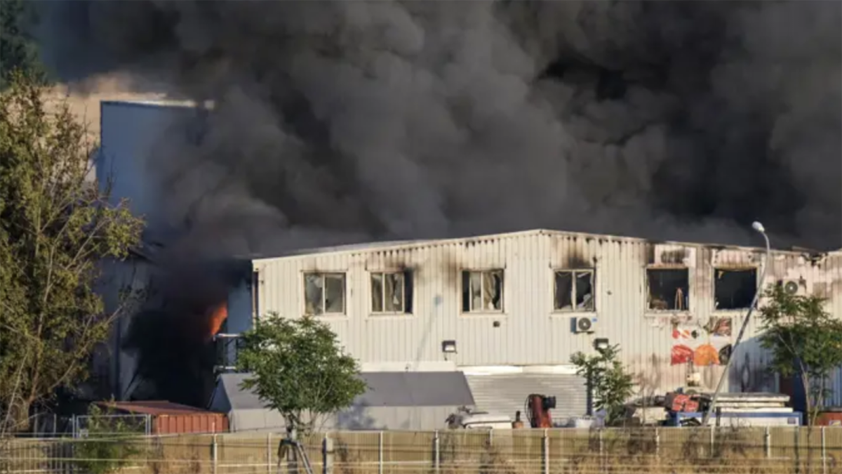 Las recomendaciones de confinamiento solo se mantiene en el polígono industrial de Azuqueca tras el incendio