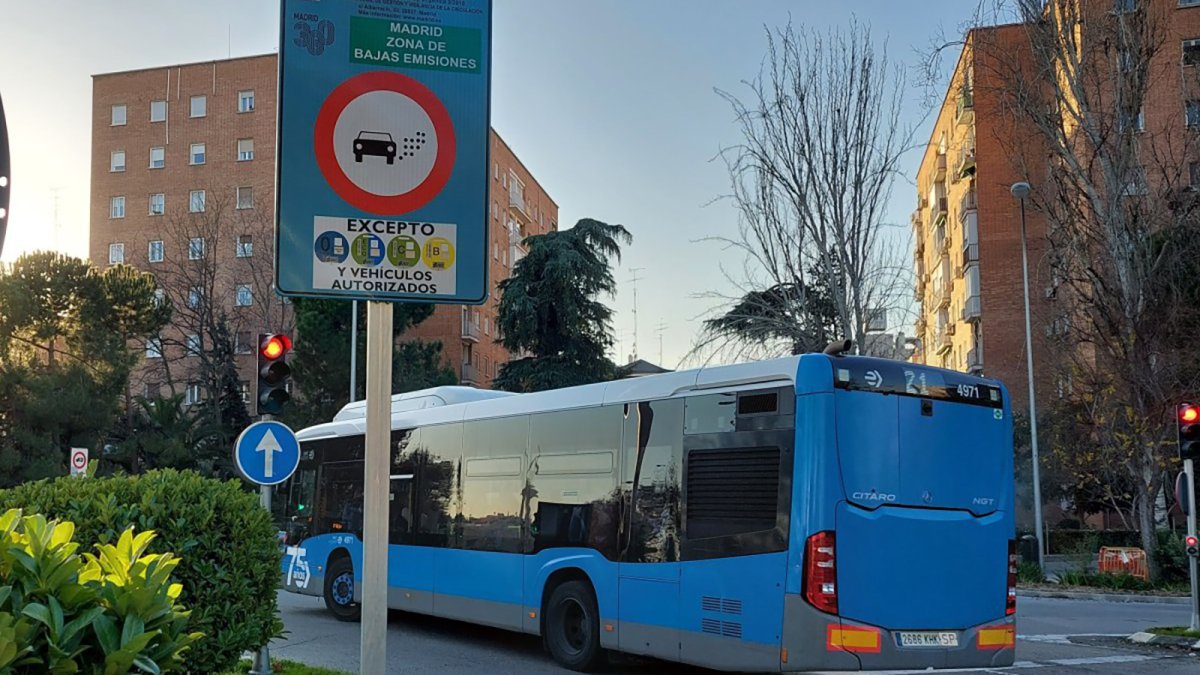 Las ZBE en España ocupan ya una superficie superior en España de más de 100.000 campos de fútbol
