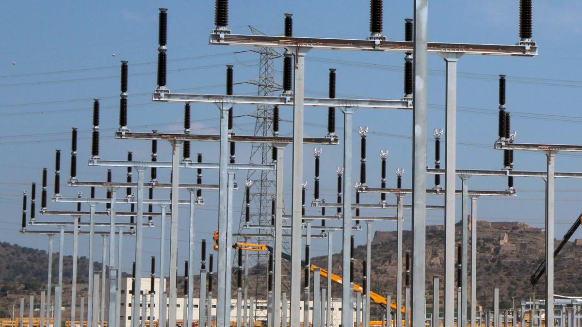 Red Eléctrica avanza en la subestación Saguntum 220 kV con el montaje electromecánico