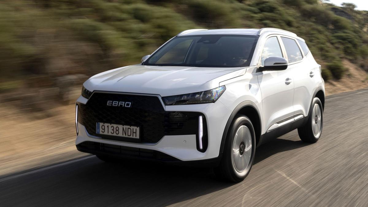 Primera prueba del Ebro s400: el SUV híbrido que mira hacia arriba 