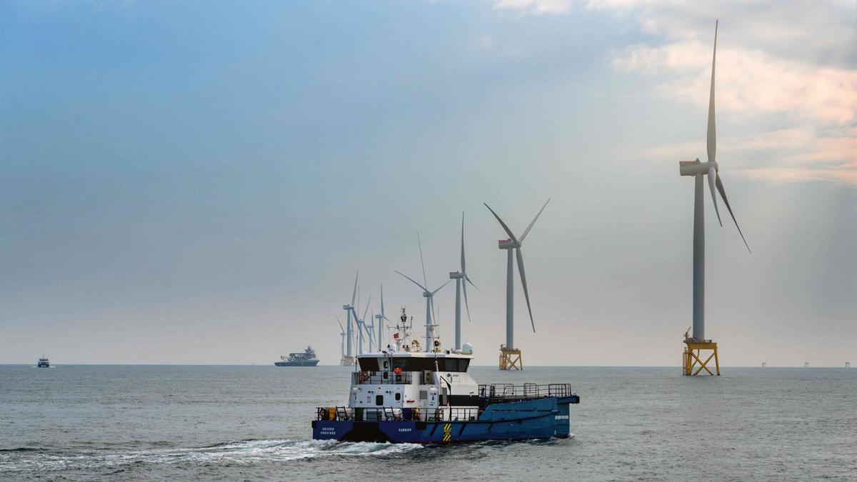El Govern firma un acuerdo con X1 Wind para impulsar la energía eólica marina flotante en Cataluña