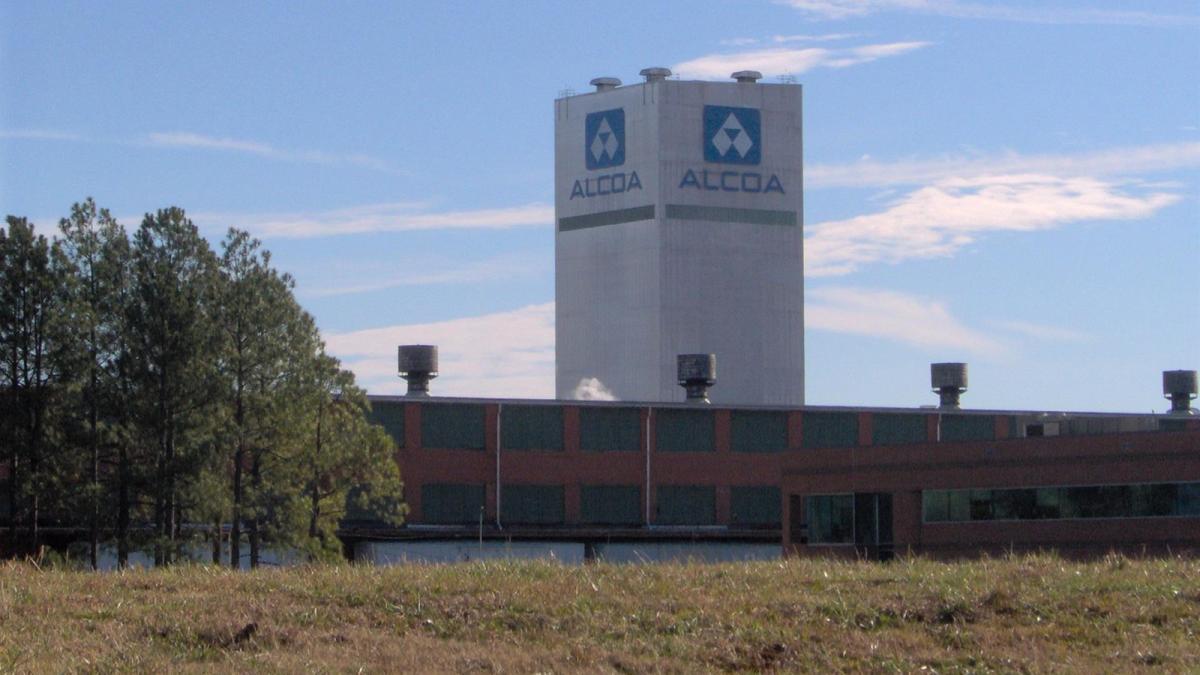 La norteamericana Alcoa ganó 141 millones en el segundo trimestre, pero advierte del impacto de los aranceles en sus costes