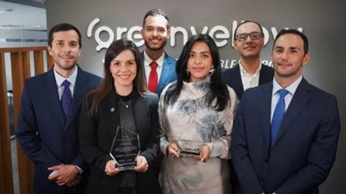 Representantes de GreenYellow y de Banco de Bogotá.